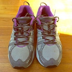 ASICS women’s sneakers 👟